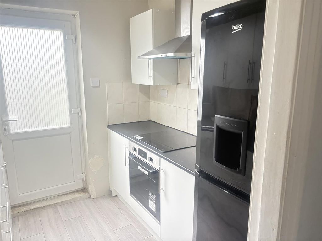 Property photo 3 of 12 11 Angerton - Kitchen