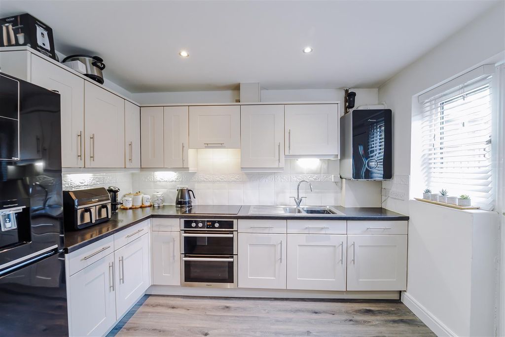 Property photo 2 of 22 Stock Close-21.Jpg