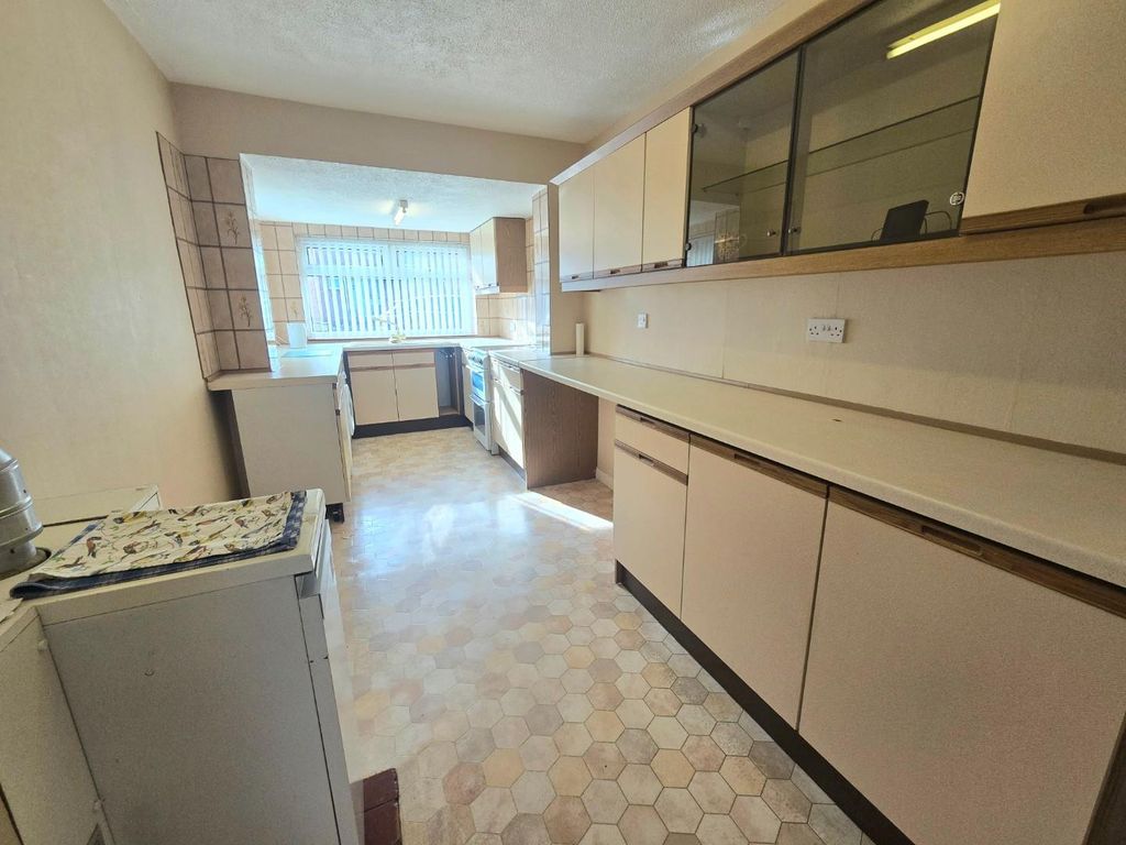 Property photo 3 of 14 Kitchen