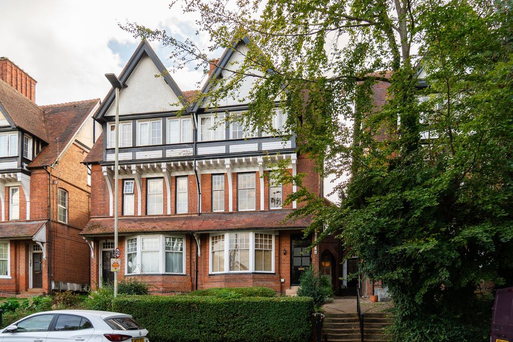 Property photo 2 of 33