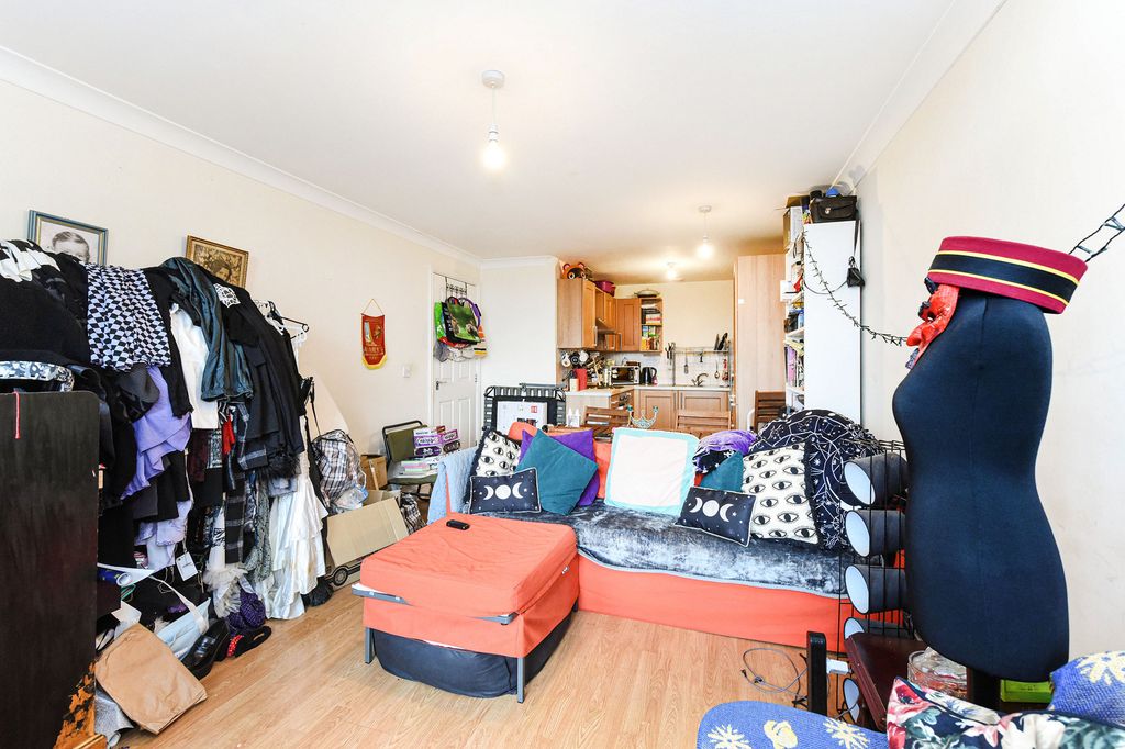 Property photo 3 of 11