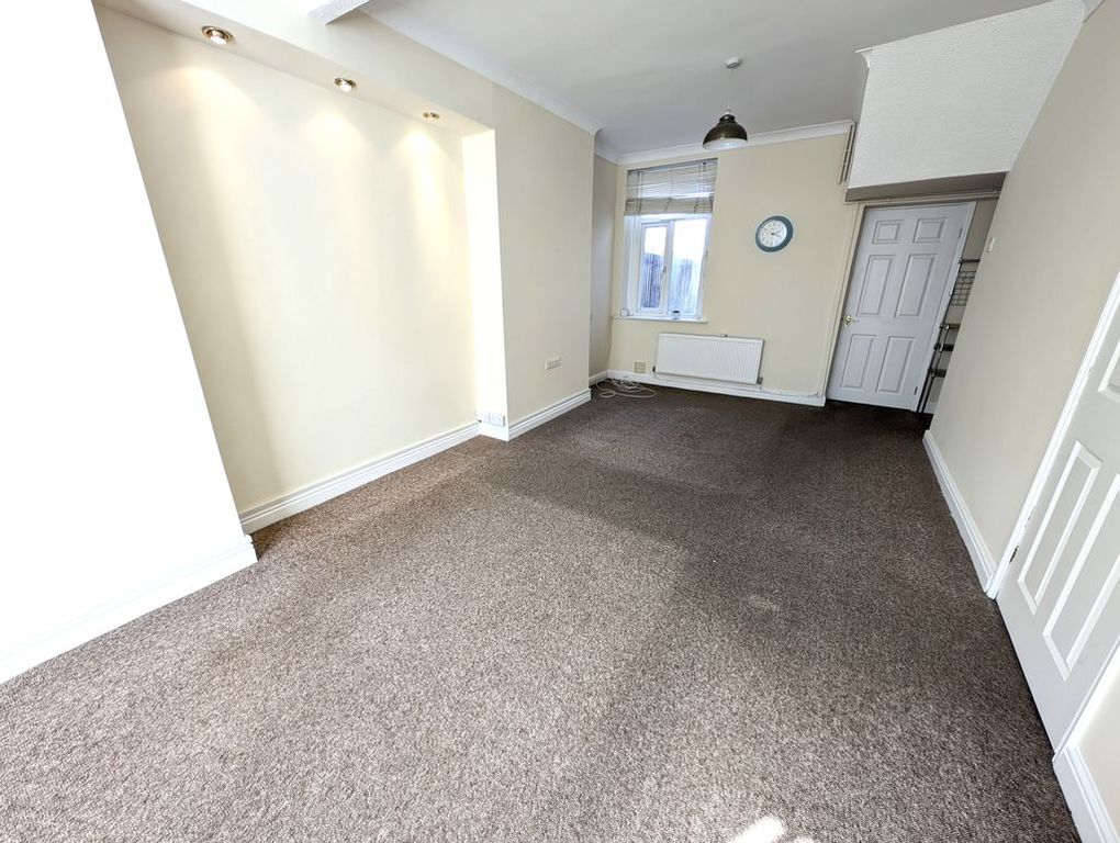 Property photo 3 of 17 Photo 9