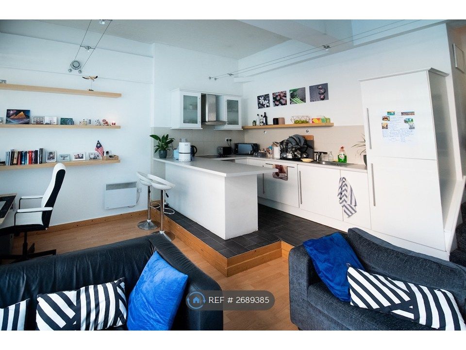 Property photo 2 of 25