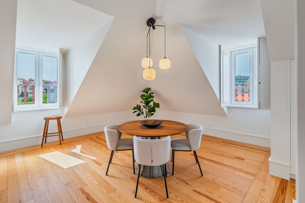 Property photo 2 of 38