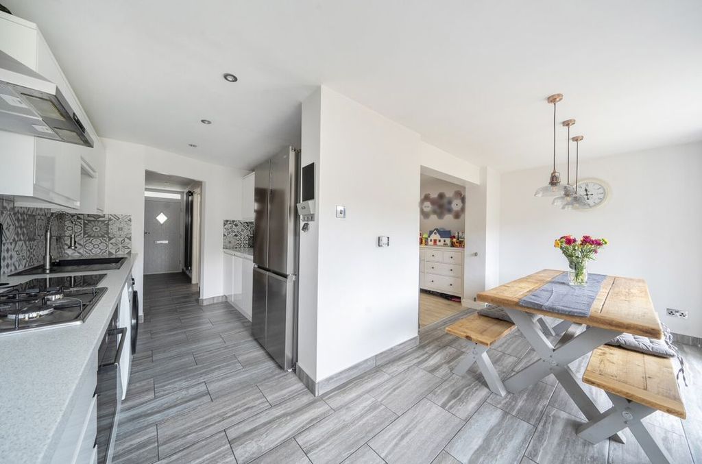 Property photo 2 of 11 146361696A07390Deeed7