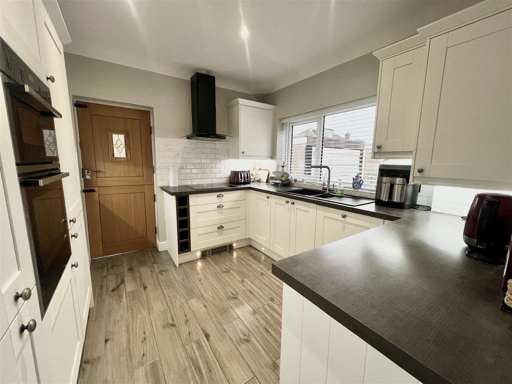 Property photo 2 of 18 Kitchen