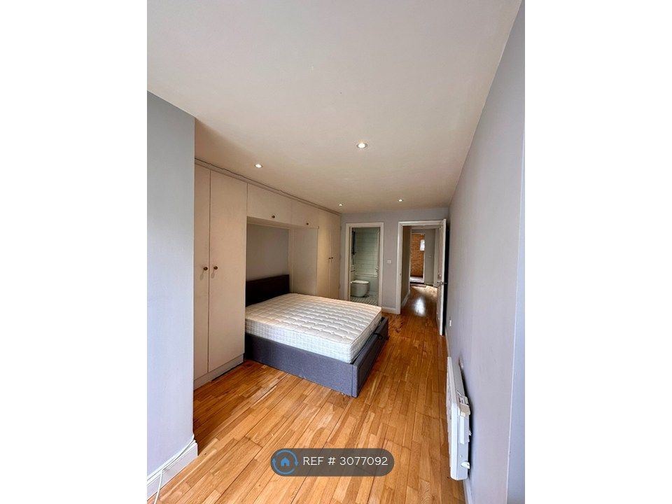 Property photo 3 of 13 1st Bedroom With Ensuite
