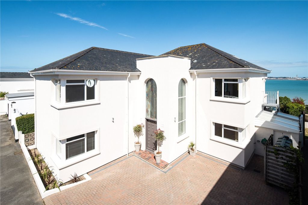 Property photo 1 of 17 External