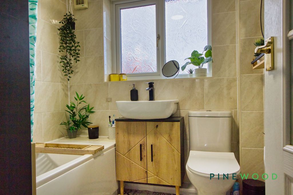 Property photo 3 of 13 Bathroom