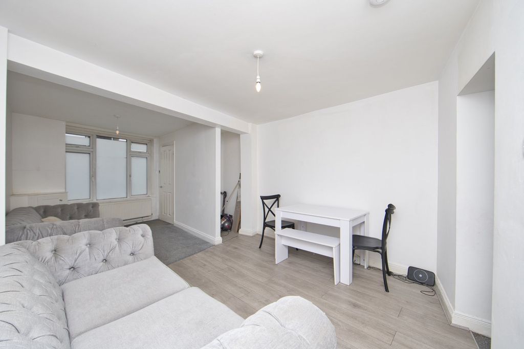 Property photo 2 of 9 Picture 2