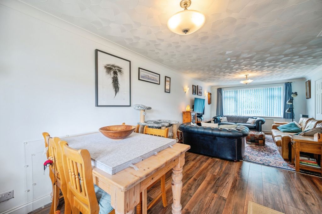 Property photo 3 of 17 Pbox-Img.Jpg