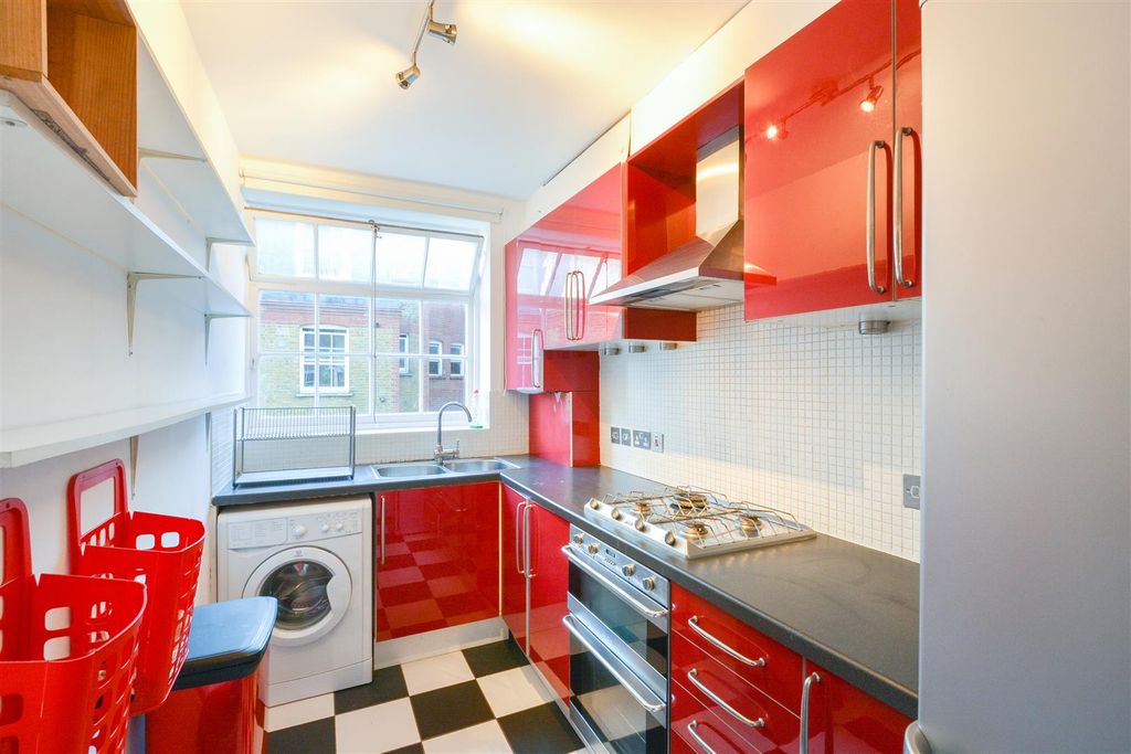 Property photo 2 of 9 Kitchen