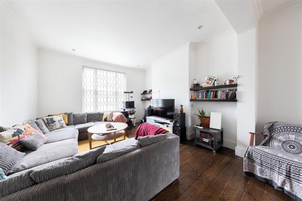 Property photo 2 of 12