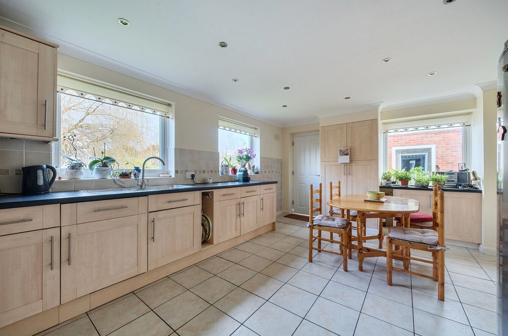 Property photo 2 of 21