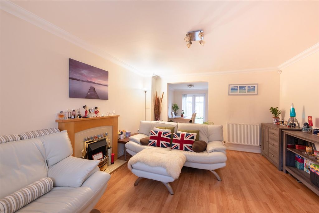 Property photo 3 of 19 Oxford 9.Jpg