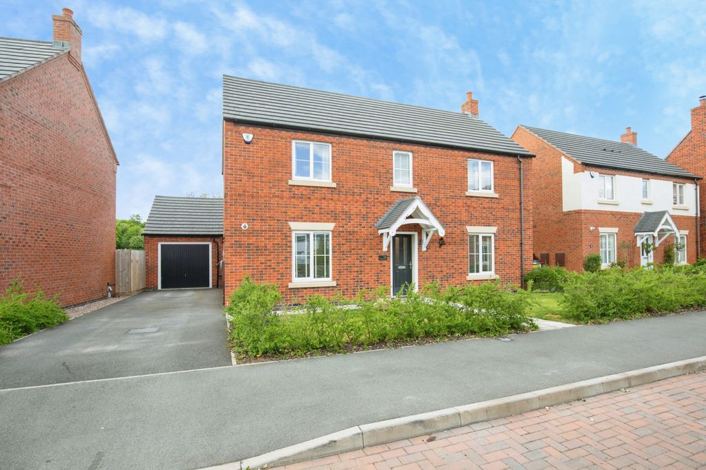 Property photo 1 of 29 836Fff36-Mw26-102
