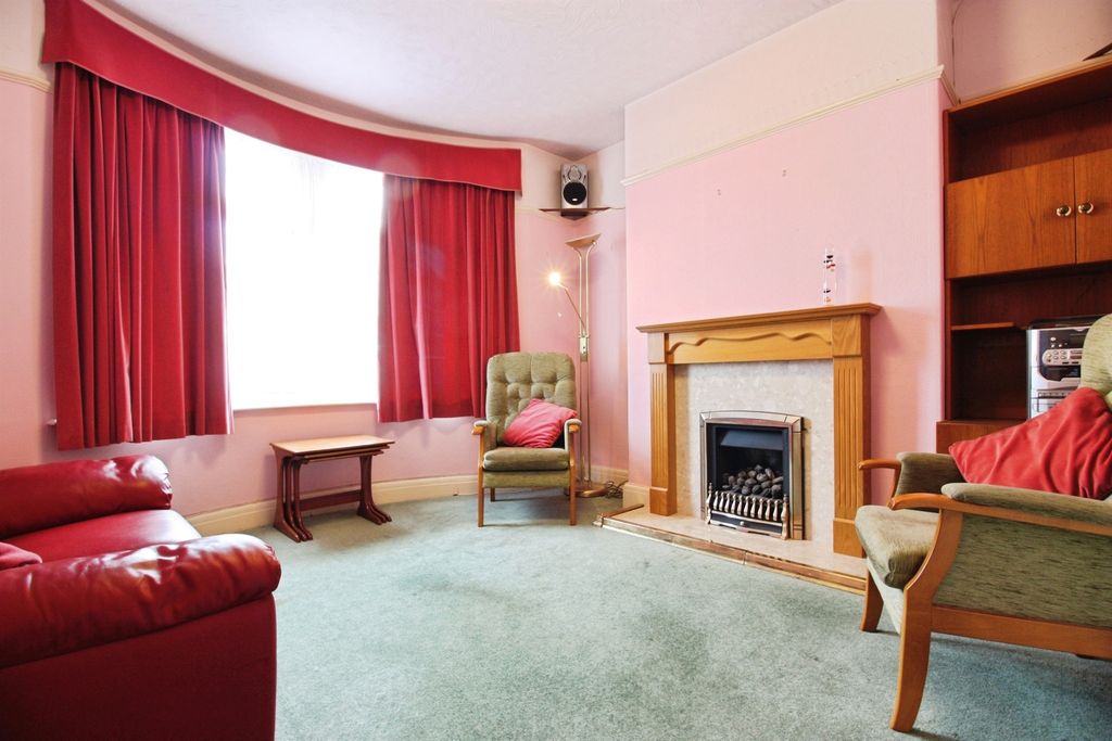 Property photo 2 of 17