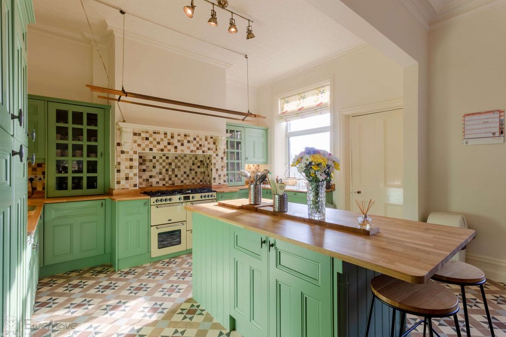 Property photo 2 of 40 Kitchen