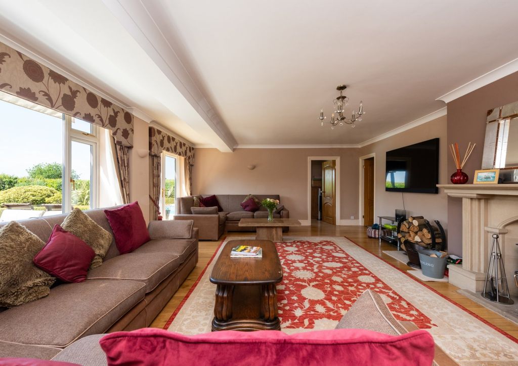 Property photo 3 of 18 Reception Room