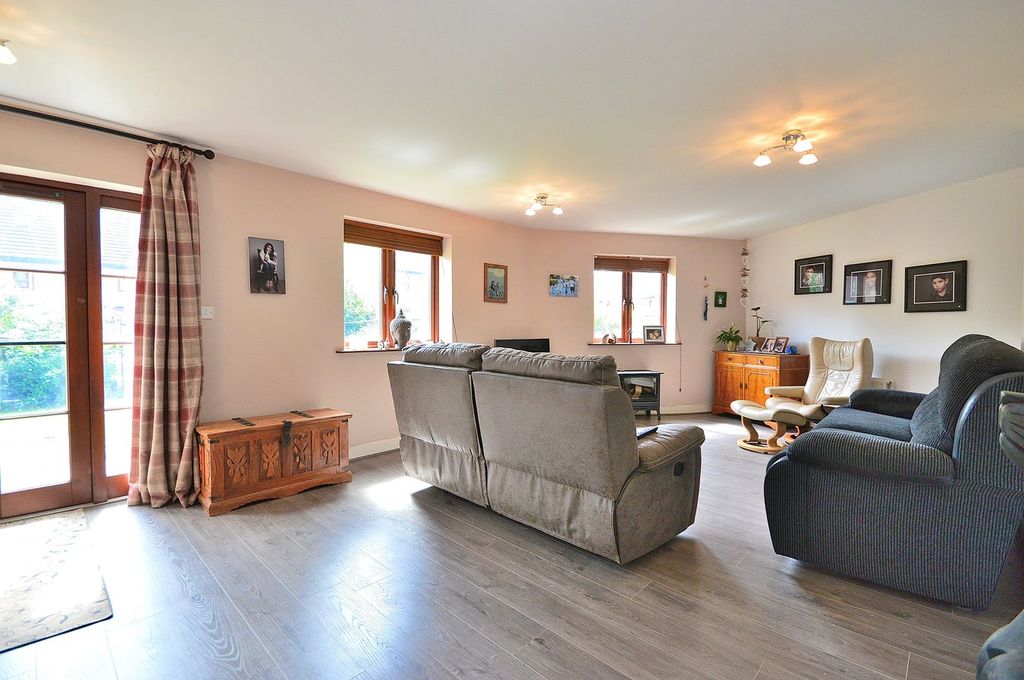 Property photo 3 of 22