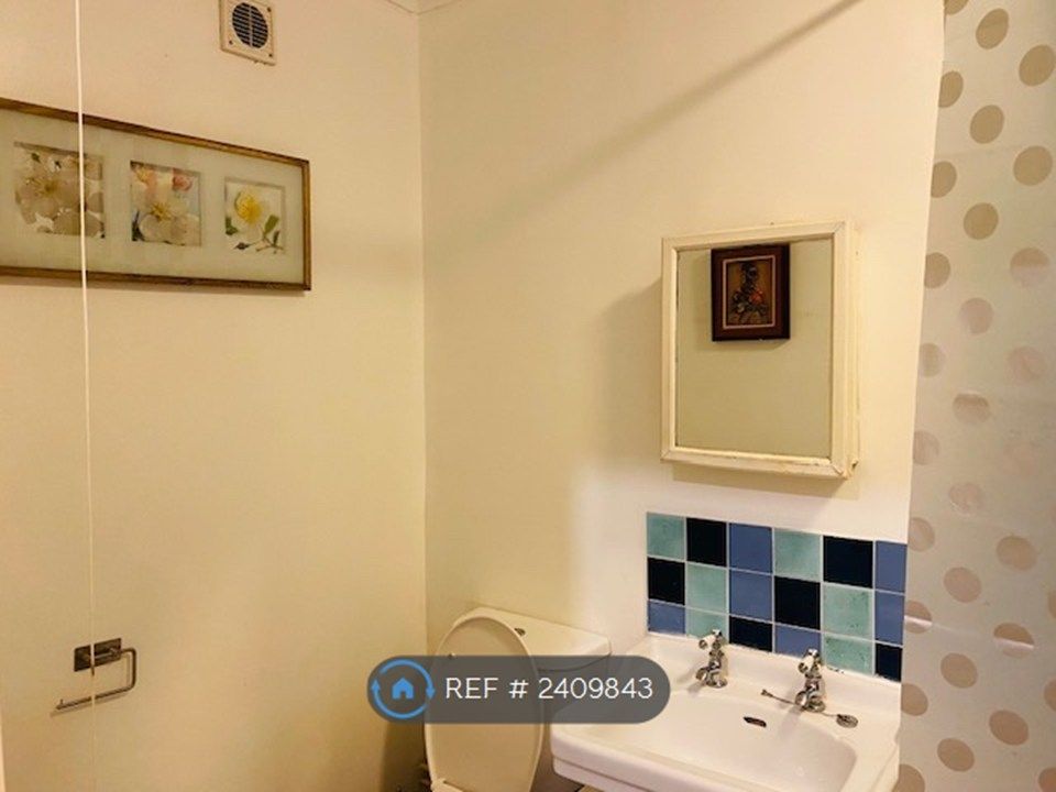 Property photo 1 of 23 Bathroom