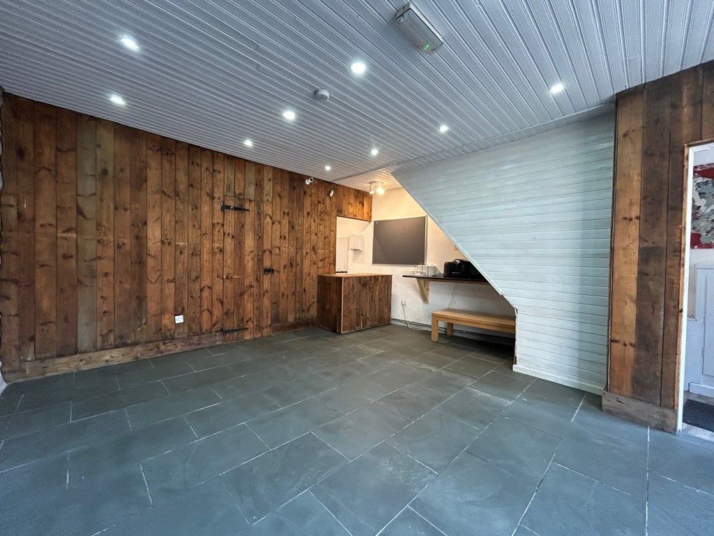 Property photo 3 of 11 Photo 2