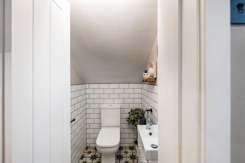 Property photo 2 of 20