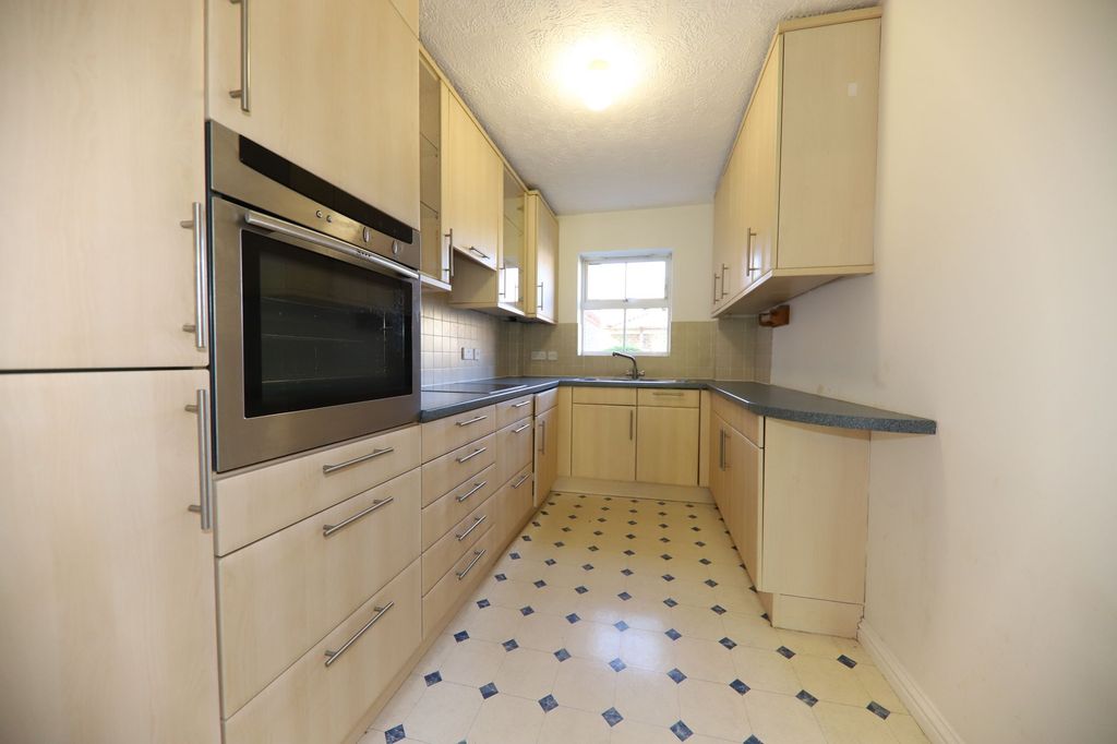 Property photo 3 of 9 Kitchen