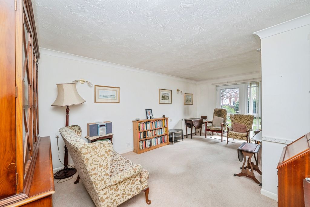 Property photo 1 of 11 Lounge