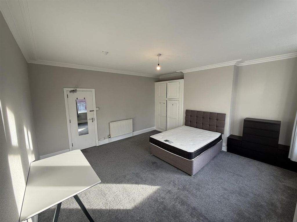 Property photo 3 of 17 Bedroom 2