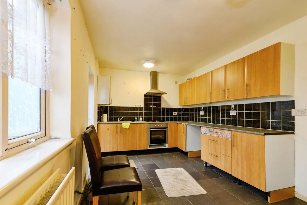 Property photo 3 of 15 Kitchen