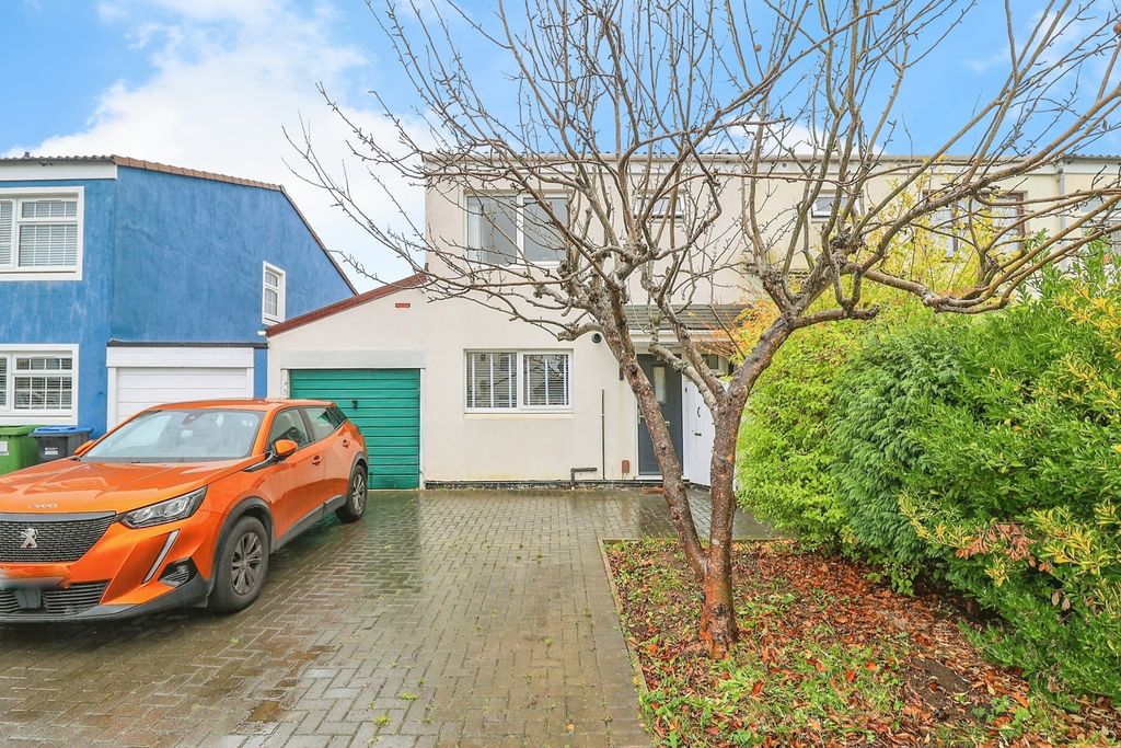 Property photo 2 of 17 Photo