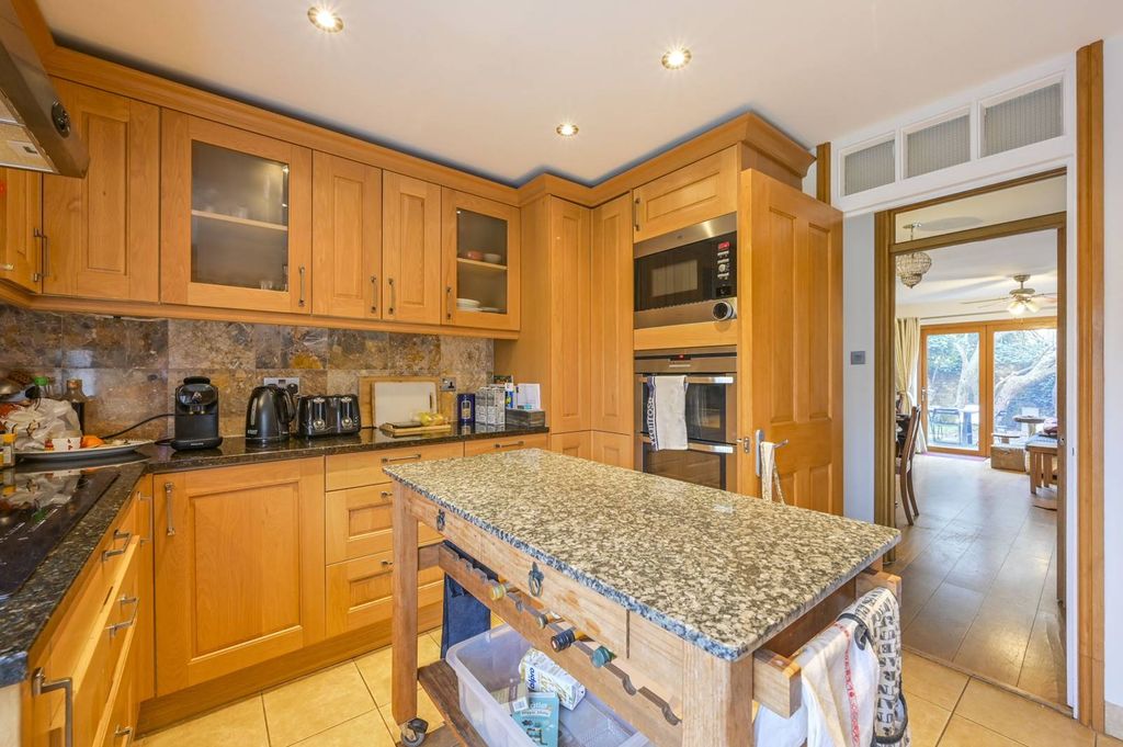 Property photo 3 of 13