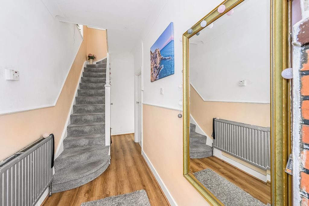 Property photo 2 of 19 Alpha Road