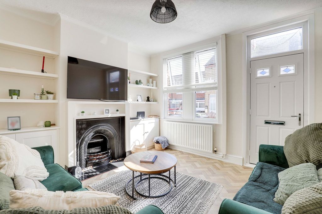 Property photo 2 of 18