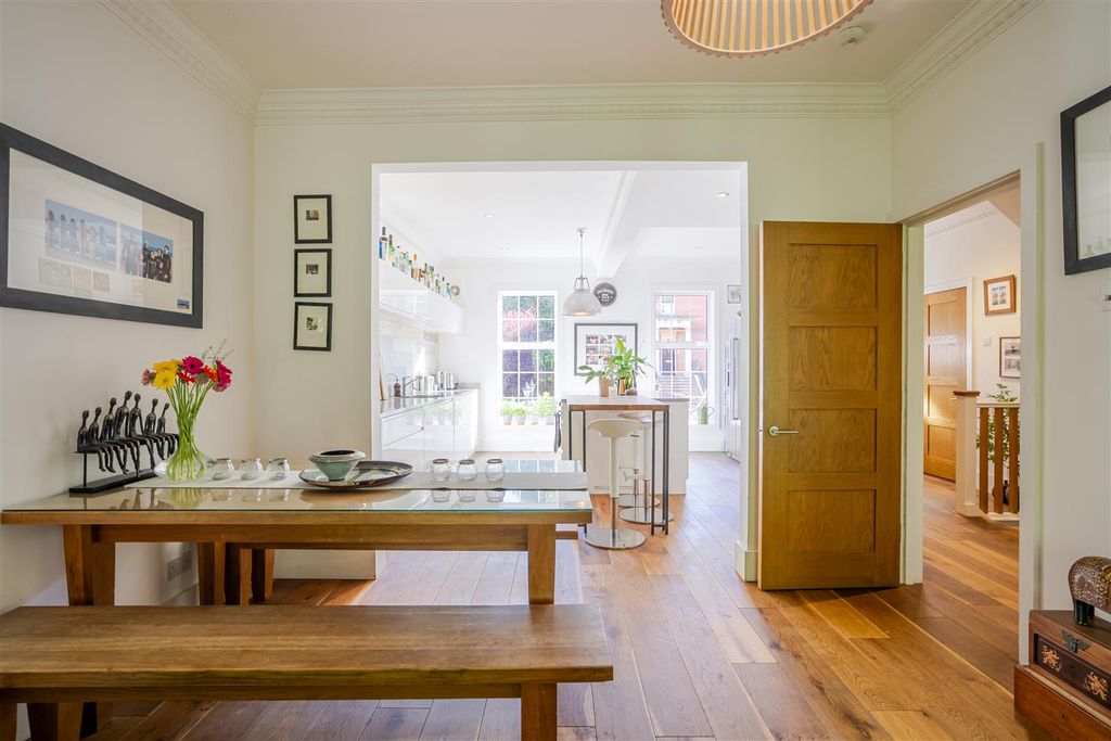 Property photo 3 of 23