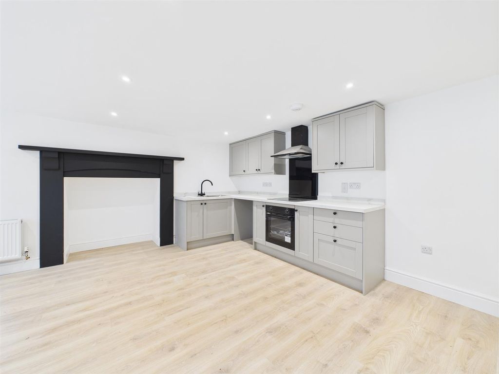 Property photo 3 of 9 Cam02742G0-Pr0031-Still012.Jpg