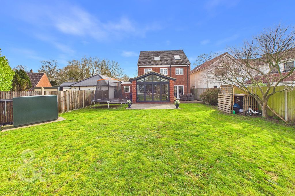 Property photo 1 of 33