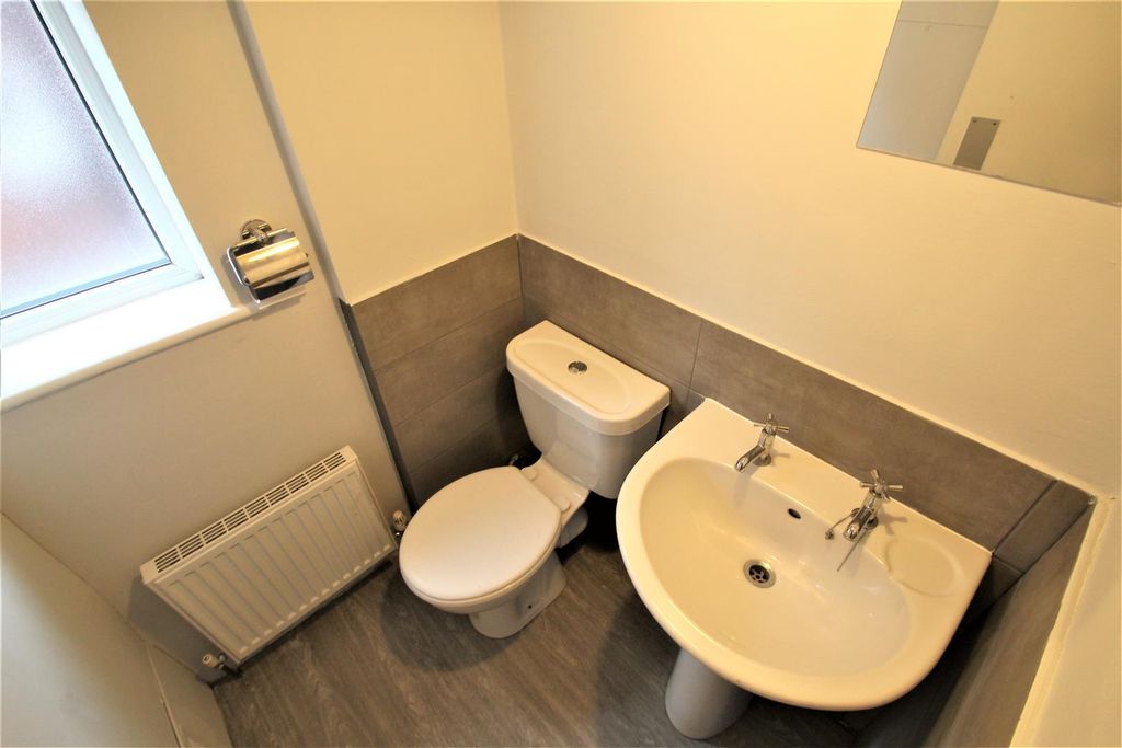 Additional image 11 of 5 bed terraced house to rentEstcourt Terrace, Headingley, Leeds, West Yorkshire LS6