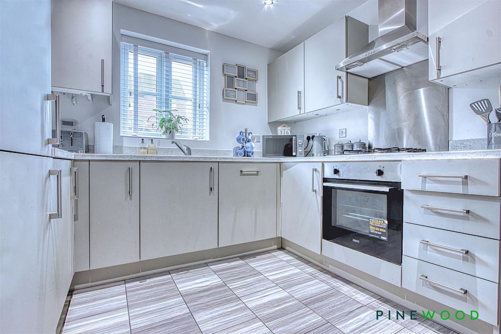 Property photo 3 of 29 Kitchen Diner