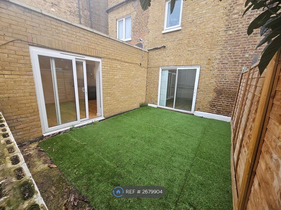 Property photo 1 of 9 Private Courtyard Garden