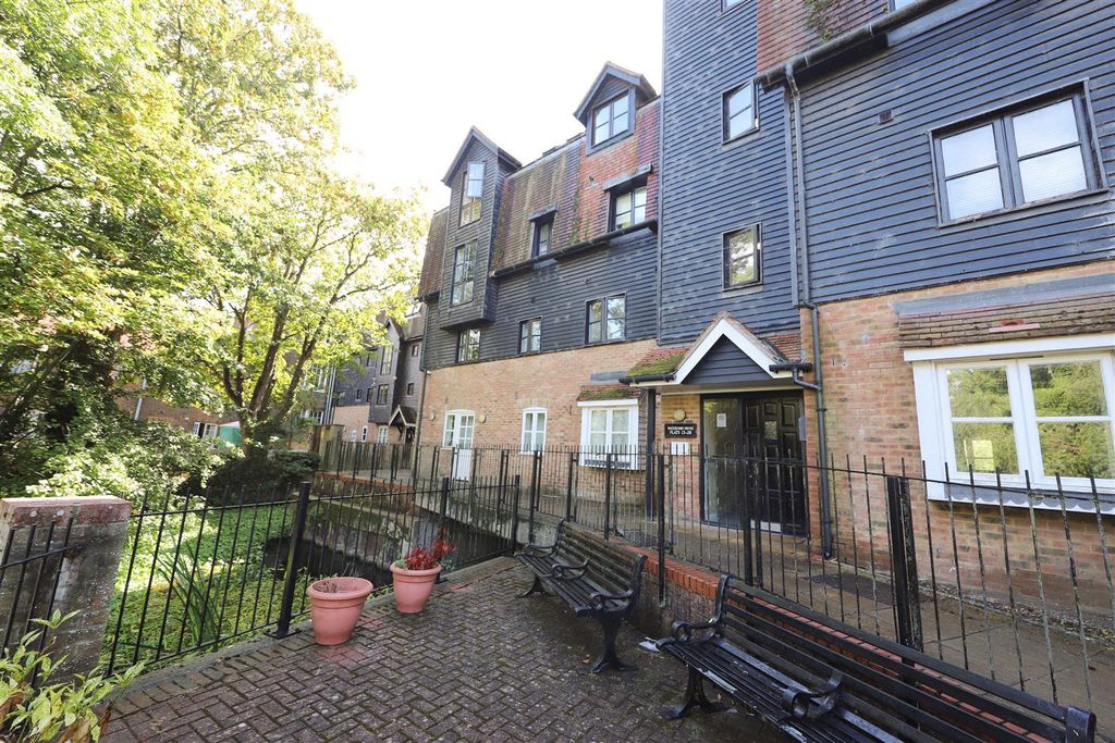 Property photo 1 of 11 External