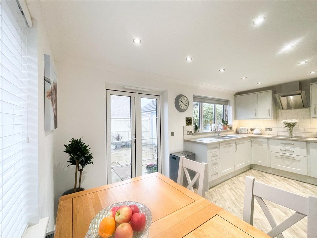 Property photo 2 of 19 Kitchen / Diner