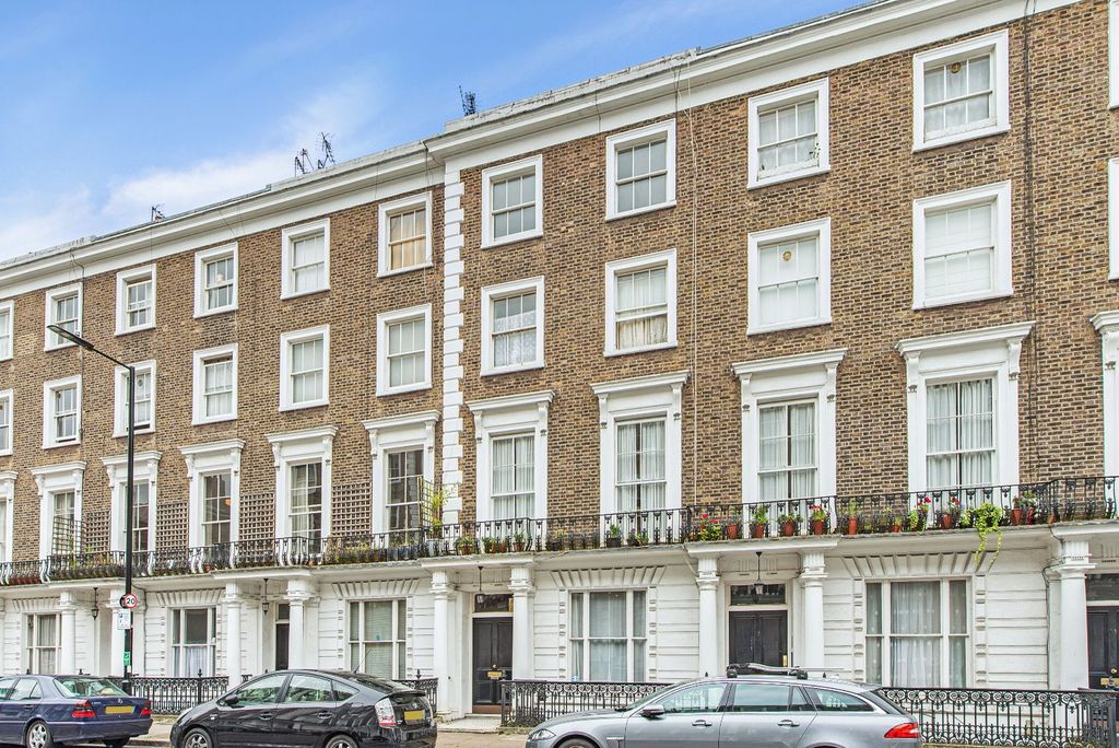 Property photo 2 of 8 External