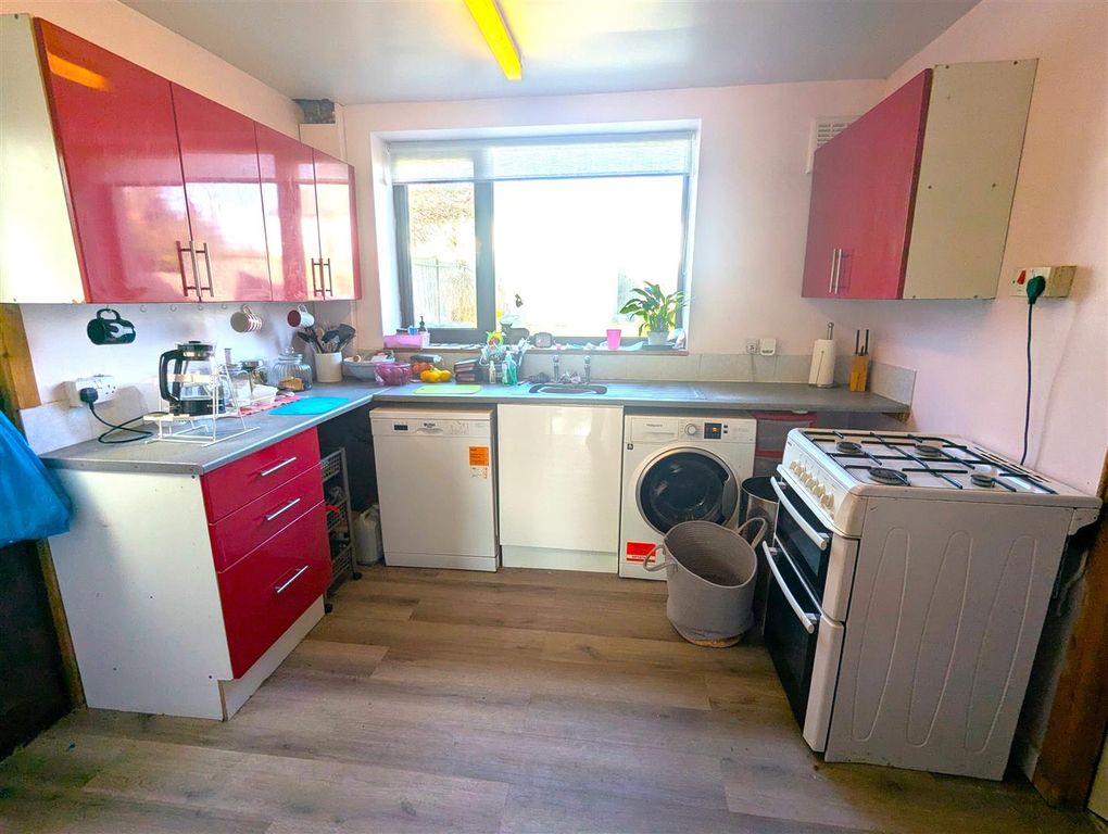 Property photo 3 of 13 Kitchen