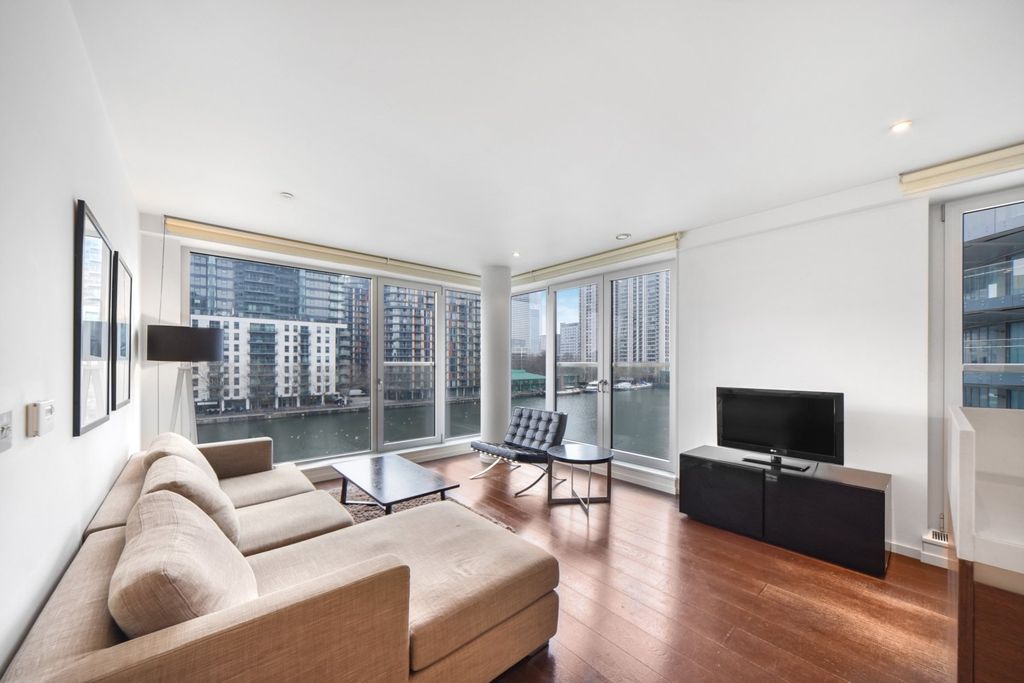 Property photo 1 of 10 Living
