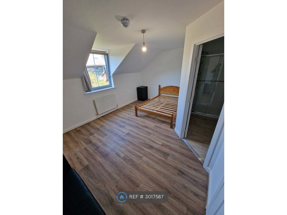 Property photo 1 of 5 Room2