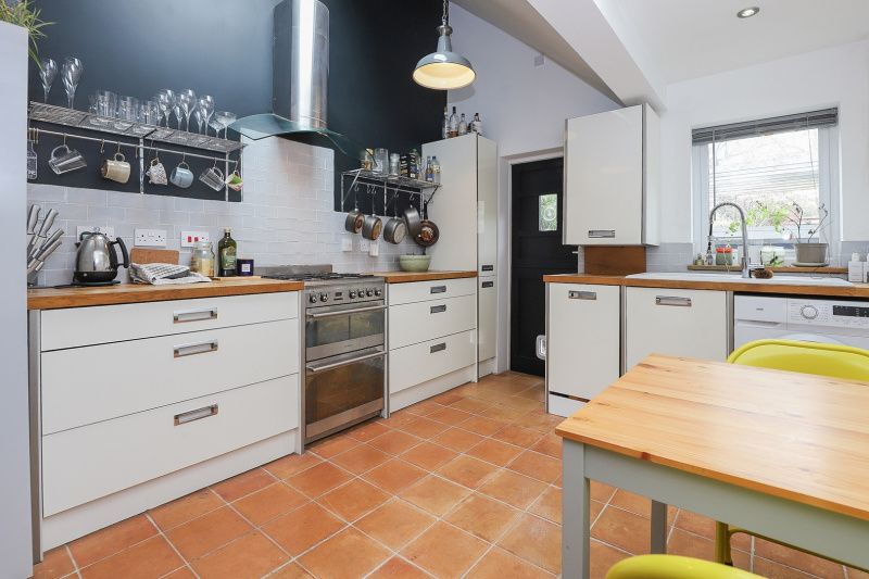 Property photo 3 of 14 Kitchen