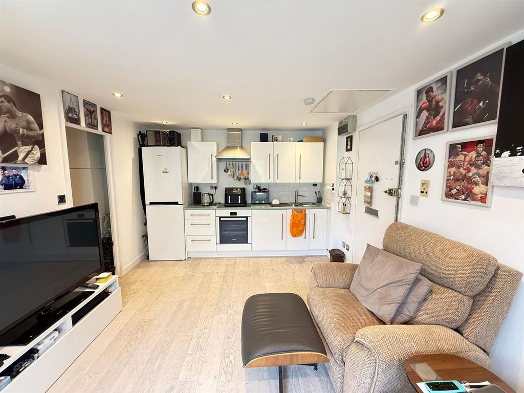 Property photo 1 of 8 83d200Be-17d1-485A-9Bea-8Cb85E84E98E.Jpg