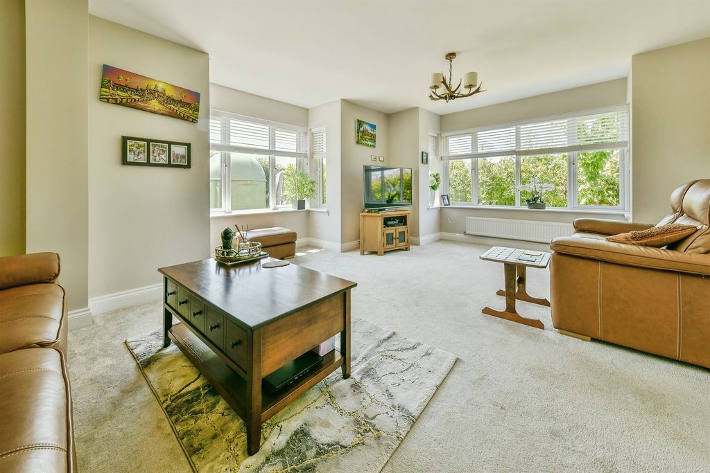 Property photo 2 of 18